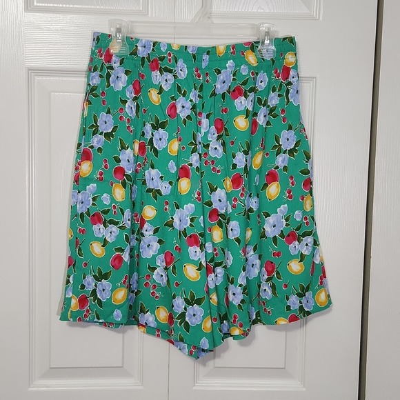 Vintage Pants - Vintage Koret Francisca Women's Multi-colored Bermuda Shorts Size LG Floral